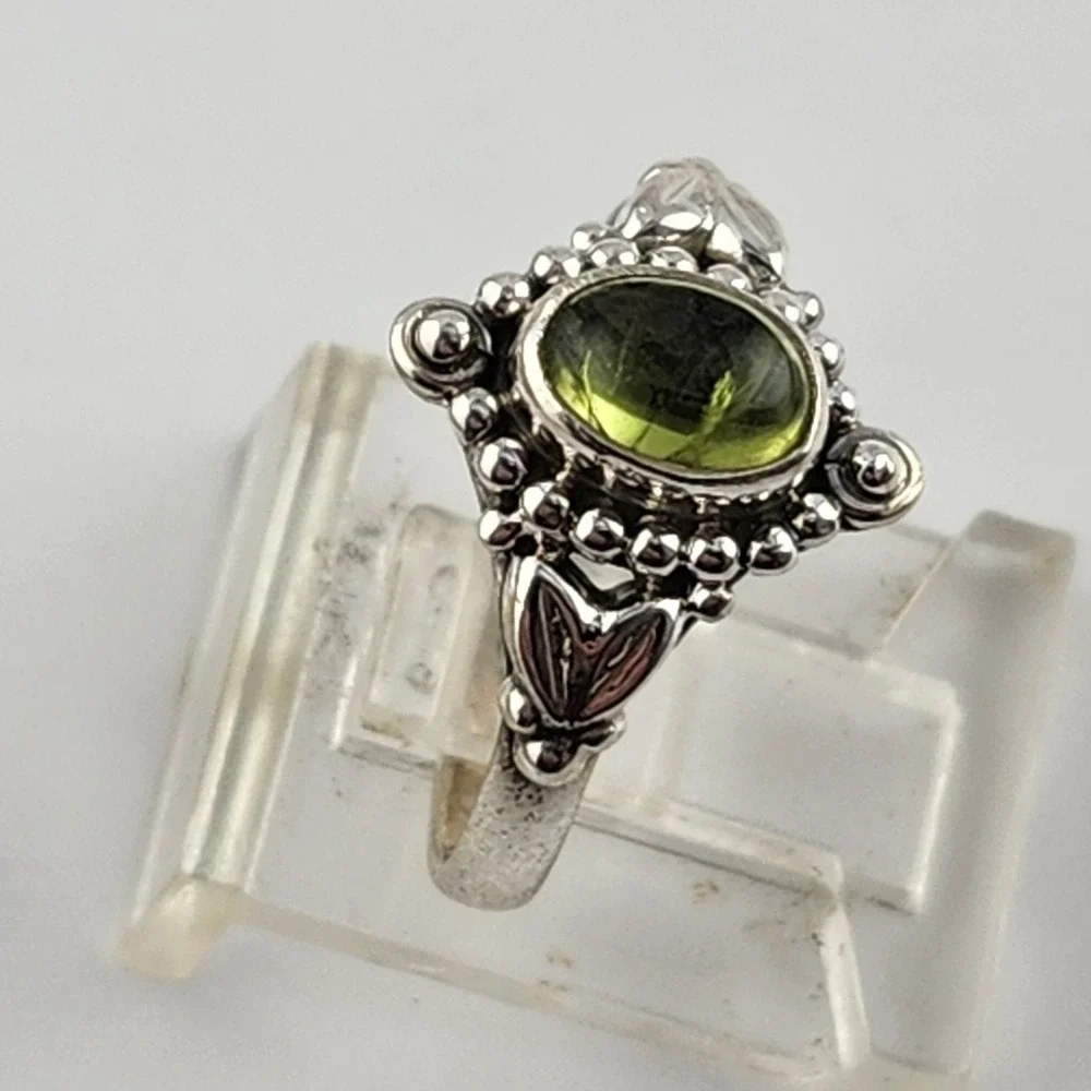 Sterling Silver‎ 925 Peridot Ring Size 6.25